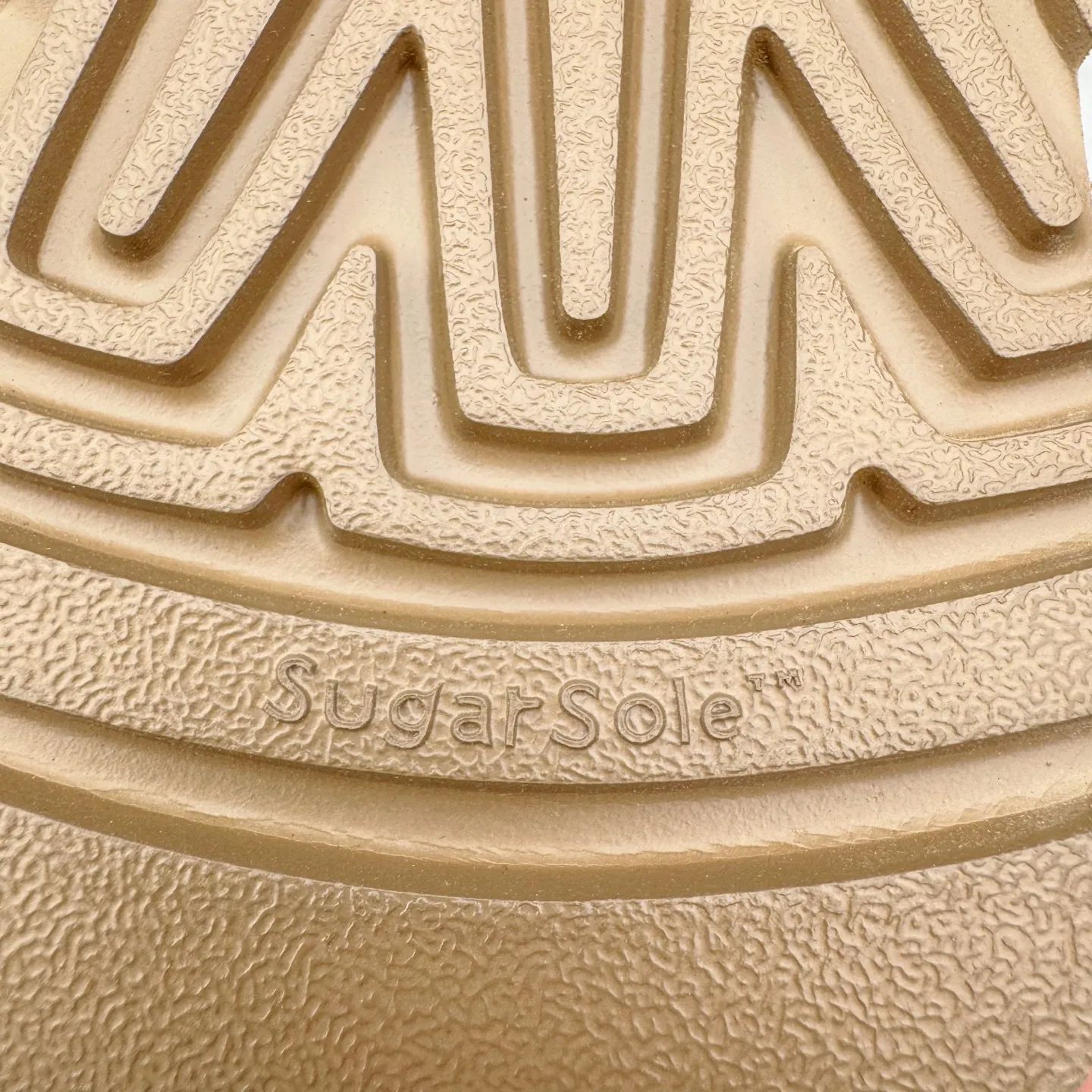 Pick up locally💰640 UGG 4032 Meyer autumn and winter sheepskin and fur integrated snow boots. All shoes are made of ZP from the same factory. Longfeng A-grade Australian imported sheepskin and fur integrated. Men's and women's boots brand OEM production line fully follows the ZP process. OEM original pattern maker adheres to the principle of no original shoes and no development selection. Pay attention to every detail. The most authentic version on the market TREADLITE "Light Wing" technology outsole Lightweight/durable/flexible/pile size: 35 36 37 38 39 40 41 42 43 44 45 Coding: by3936030